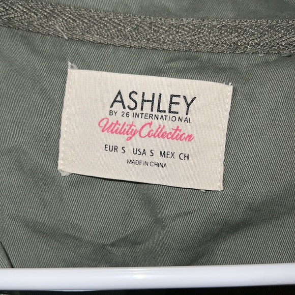 Green Utility Vest - Picture 2 of 6